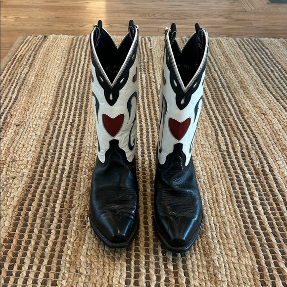 ACME Shoes - Vintage ACME queen of hearts size 8m